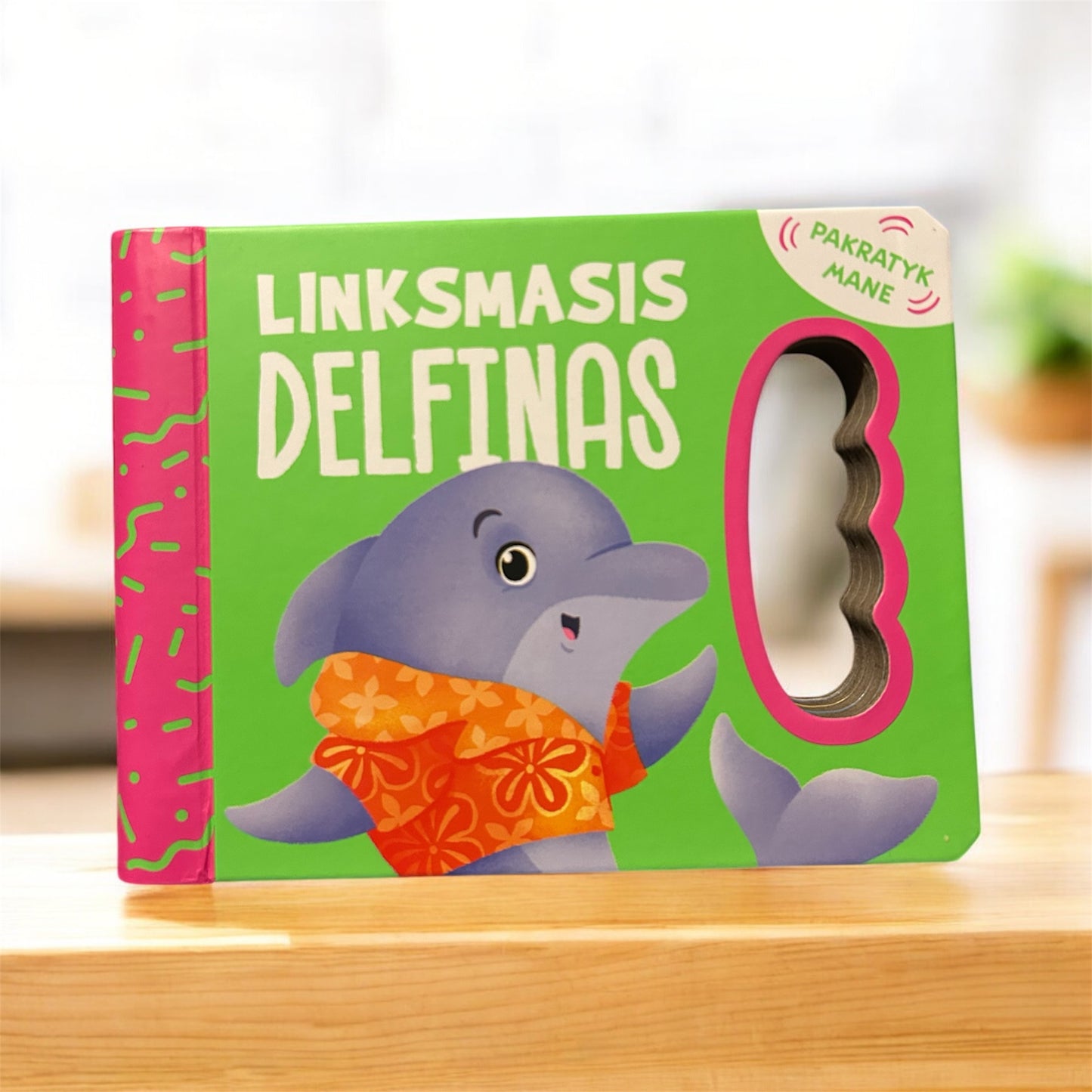 Linksmasis delfinas: Pakratyk mane