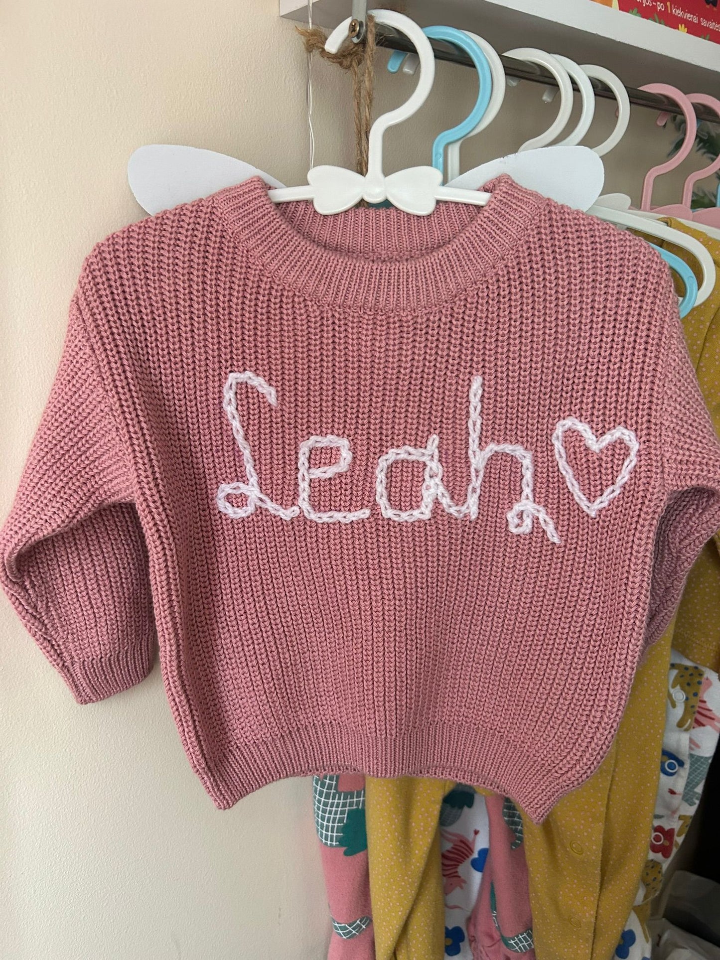 Vardiniai megztukai vaikams