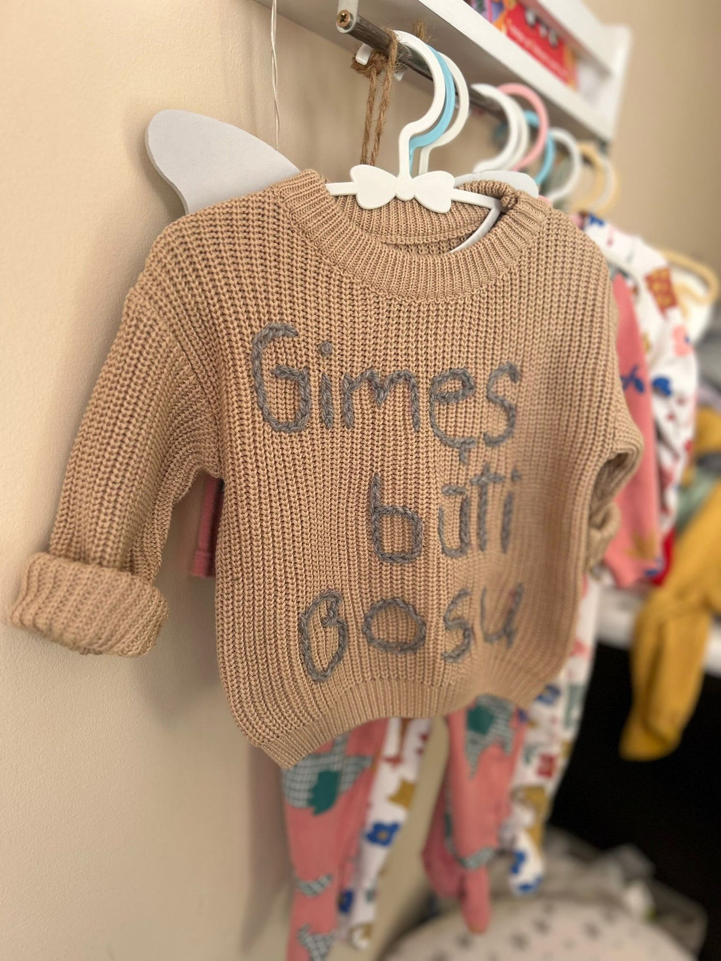 Vardiniai megztukai vaikams